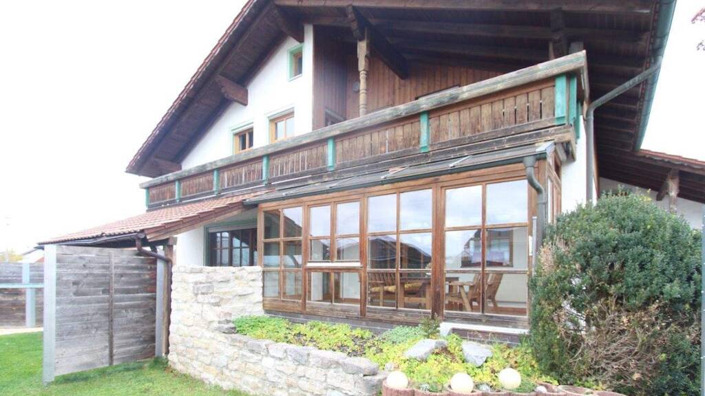 Einfamilienhaus zum Kauf 579.000 € 7 Zimmer 199 m² 782 m² Grundstück frei ab sofort Degernauer Straße 1 Wörth Wörth a. d. Isar 84109