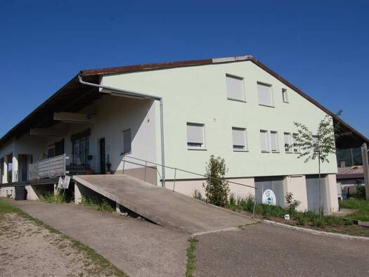 Haus zum Kauf provisionsfrei 690.000 € 8 Zimmer 210 m² 2.217 m² Grundstück Rielasingen Rielasingen-Worblingen 78239