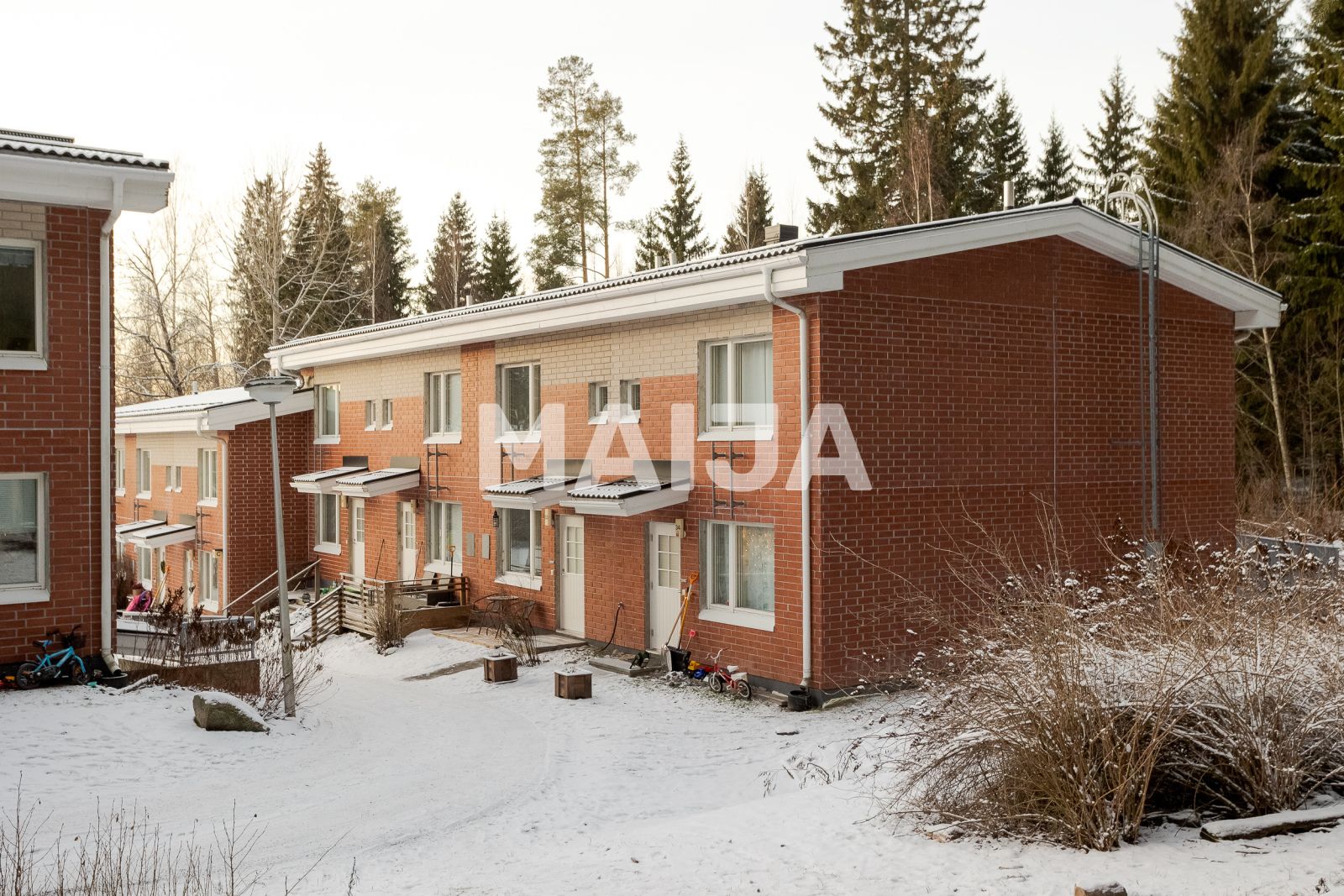 Reihenmittelhaus zum Kauf 139.000 € 3 Zimmer 82,5 m²<br/>Wohnfläche 8.218 m²<br/>Grundstück Haukkamäentie 11 Jyväskylä 40270