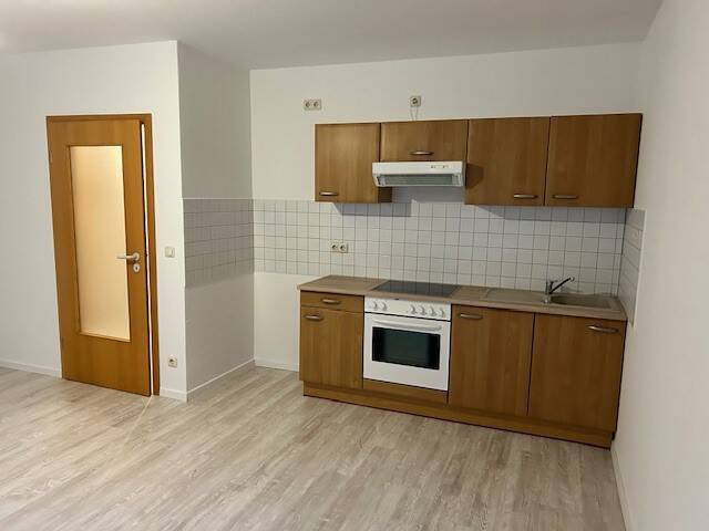 ::: Gemütliches Domizil mit Einbauküche, Balkon und PKW-Stellplatz ::: – Matthesstraße 56, 9113 Chemnitz – Vorschaubild 2