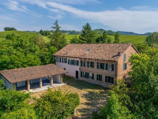 Haus zum Kauf 1.000.000 € 400 m² 70.000 m² Grundstück Calamandrana 14042