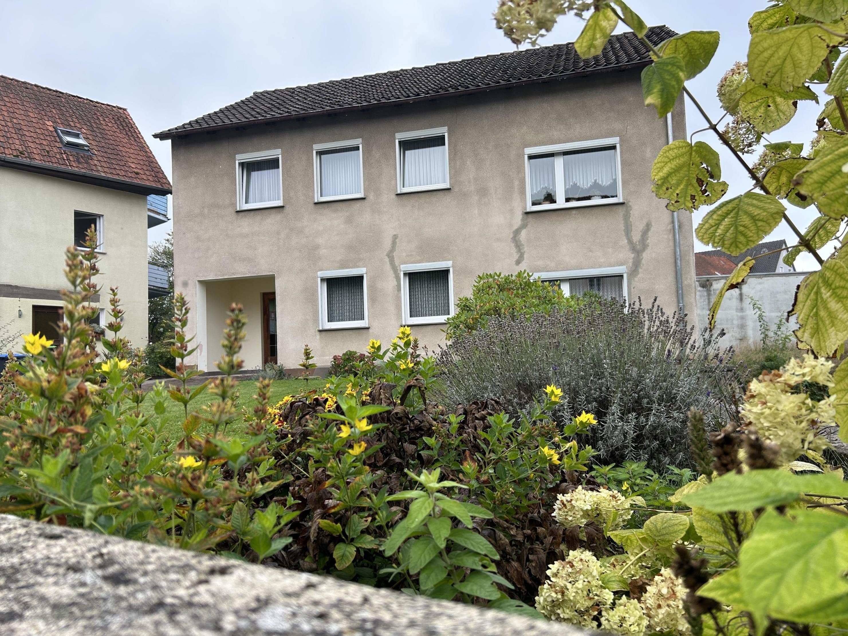 Mehrfamilienhaus zum Kauf 129.000 € 5 Zimmer 111 m²<br/>Wohnfläche 634 m²<br/>Grundstück Brake Lemgo 32657