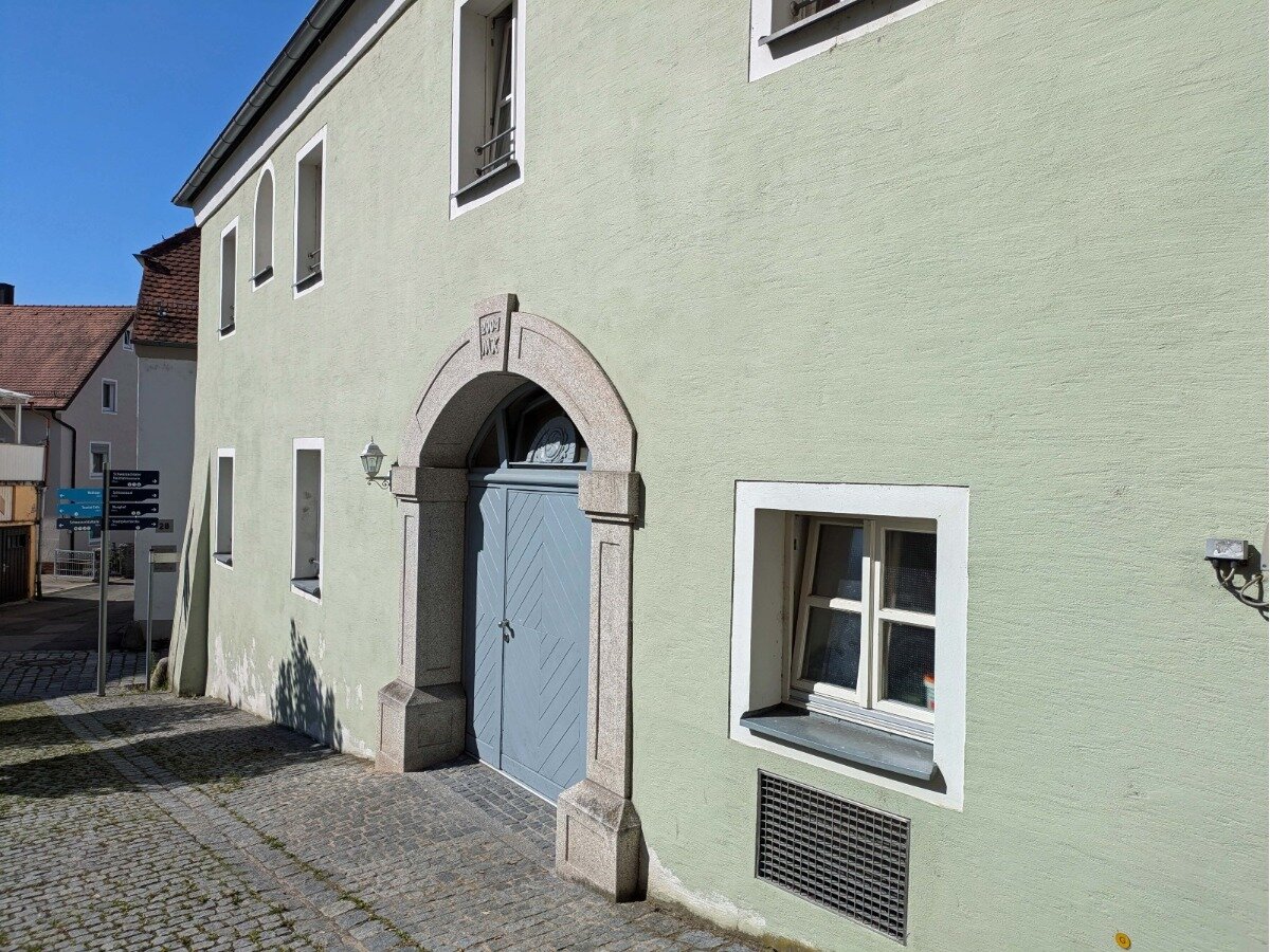 Mehrfamilienhaus zum Kauf als Kapitalanlage geeignet 449.000 € 10 Zimmer 318 m²<br/>Wohnfläche Neunburg Neunburg vorm Wald 92431