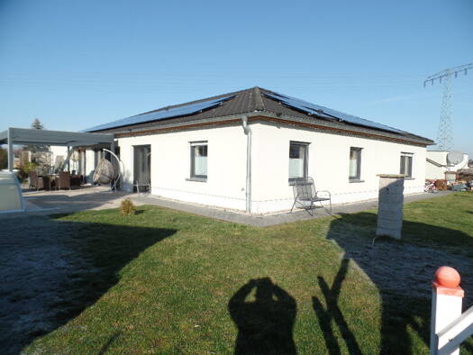 Bungalow zum Kauf 529.000 € 7 Zimmer 251 m² 1.592 m² Grundstück Neudorf Zeithain 01619