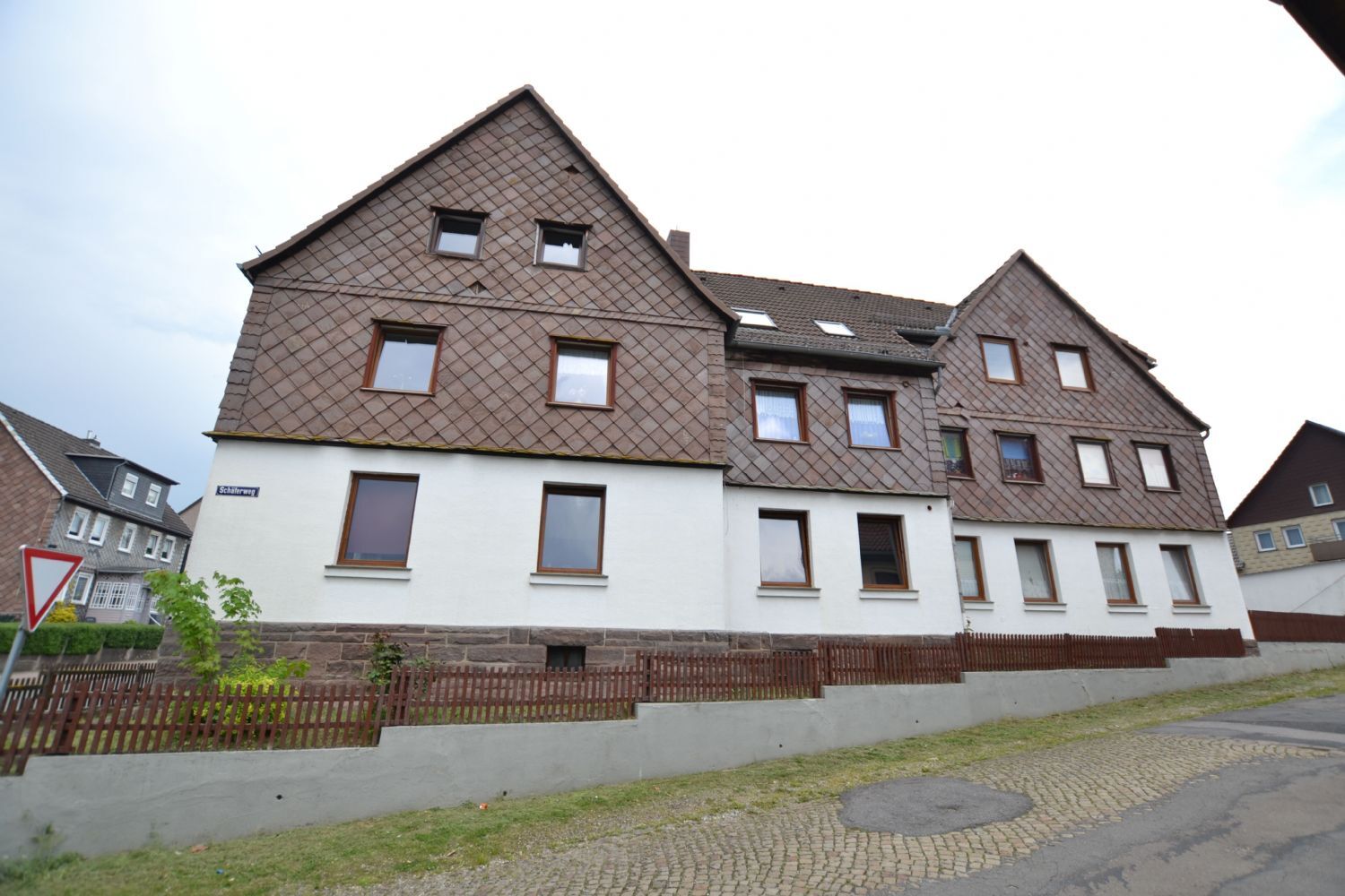 Mehrfamilienhaus zum Kauf 260.000 € 22 Zimmer 440 m²<br/>Wohnfläche 750 m²<br/>Grundstück Mühlenbergstraße 6 Eschershausen Eschershausen 37632