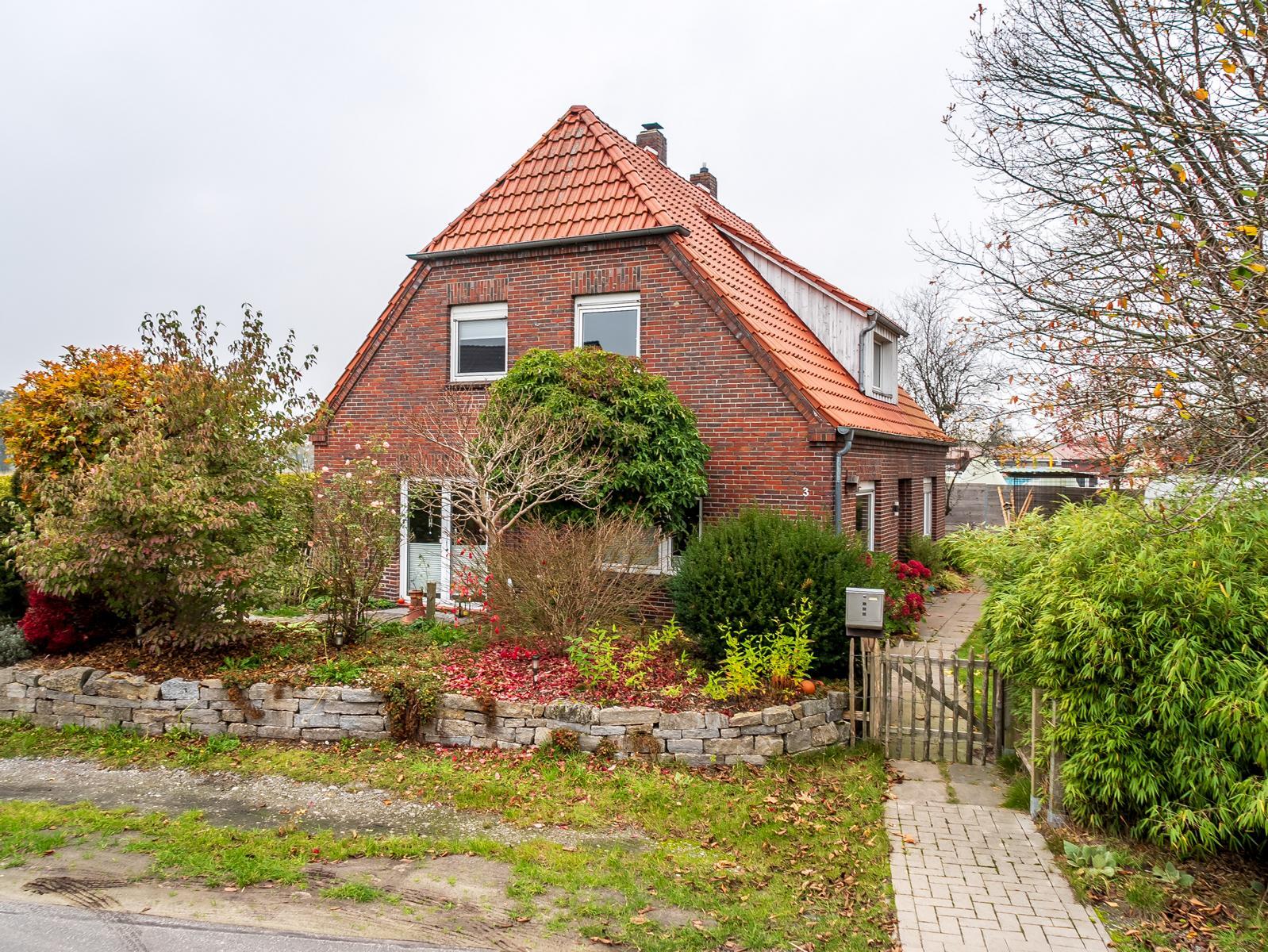 Einfamilienhaus zum Kauf 230.000 € 5 Zimmer 140 m²<br/>Wohnfläche 686 m²<br/>Grundstück Linswege Westerstede 26655