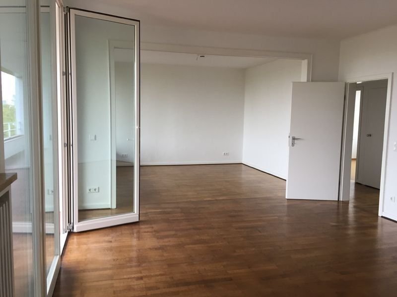 Terrassenwohnung zum Kauf 660.000 € 3 Zimmer 121 m²<br/>Wohnfläche 6.<br/>Geschoss ab sofort<br/>Verfügbarkeit Golzheim Düsseldorf 40474