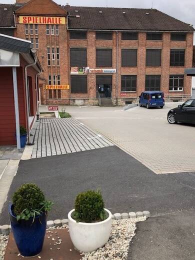 Büro-/Praxisfläche zur Miete 4 Zimmer 256 m² Bürofläche teilbar ab 256 m² Eisfeld Eisfeld 98673