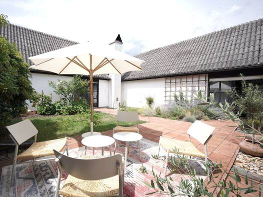 Villa zum Kauf provisionsfrei 1.350.000 € 6 Zimmer 215 m² 1.170 m² Grundstück frei ab sofort Friedberg Friedberg 86316