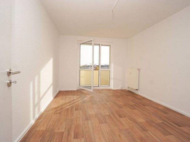 Wohnung zur Miete 573 € 3 Zimmer 84,3 m² EG Stauffenbergstraße 33 Westend Plauen 08523