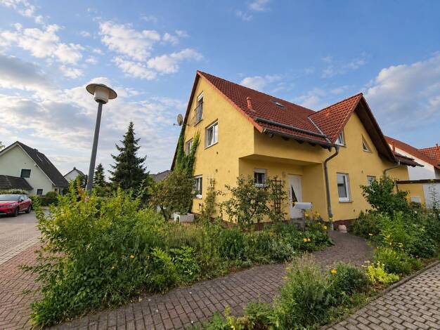 Doppelhaushälfte zum Kauf 309.000 € 6 Zimmer 128 m² 337 m² Grundstück Döllnitz Schkopau 06258