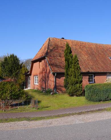 Doppelhaushälfte zum Kauf 84.000 € 4 Zimmer 650 m² Grundstück Sülstorf Sülstorf 19077