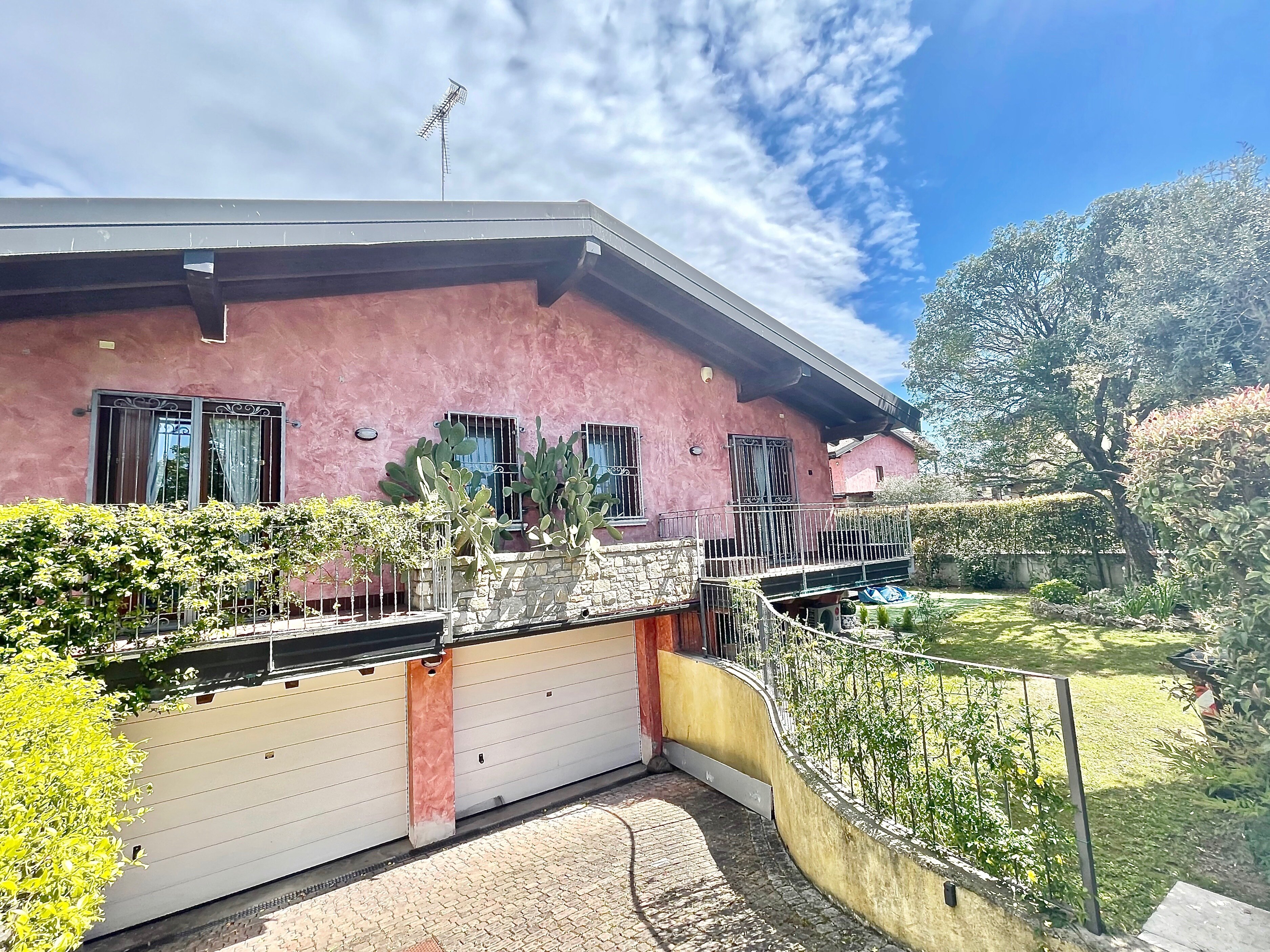 Villa zum Kauf 950.000 € 10 Zimmer 400 m²<br/>Wohnfläche ab sofort<br/>Verfügbarkeit Via Centenaro Desenzano del Garda