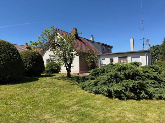 Doppelhaushälfte zum Kauf 128.000 € 3 Zimmer 82 m² 930 m² Grundstück frei ab sofort Eckersbach Zwickau 08066