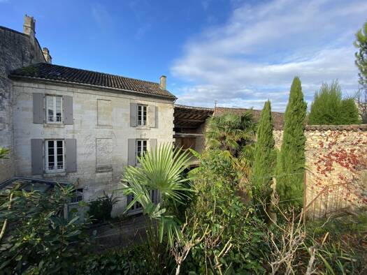 Haus zum Kauf 334.000 € 229 m² 507 m² Grundstück Châteauneuf-sur-Charente 16120
