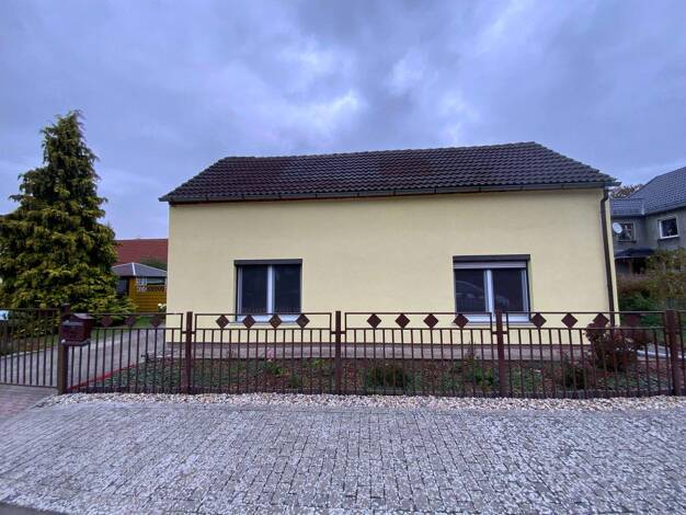 Einfamilienhaus zum Kauf 59.900 € 56 m² 798 m² Grundstück Am Ring 20 Schwarze Pumpe Spremberg 03130