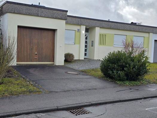 Reihenmittelhaus zum Kauf 385.000 € 4 Zimmer 107 m² 416 m² Grundstück Jestetten 79798
