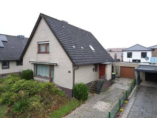 Einfamilienhaus zum Kauf provisionsfrei 480.000 € 145 m² 687 m² Grundstück Geesthacht 21502