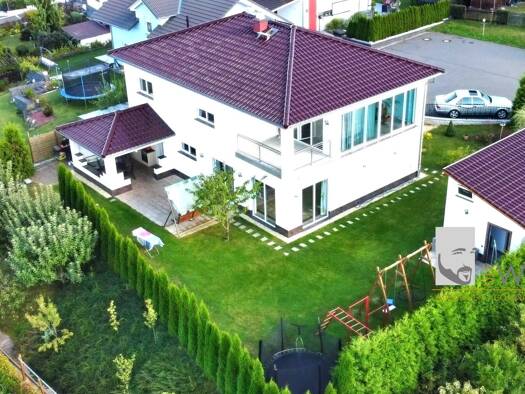 Einfamilienhaus zur Miete 2.450 € 7 Zimmer 190,3 m² 982 m² Grundstück frei ab sofort Saalfeld 07318