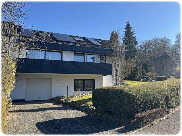 Immobilie in Korbach - Zeitlose Wohnqualität in Bestlage - ergänzt durch PV-Anlage & Speicher - Bild 1