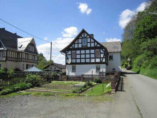 Mehrfamilienhaus zum Kauf 124.000 € 9 Zimmer 210 m² 571 m² Grundstück Elsoff Bad Berleburg 57319