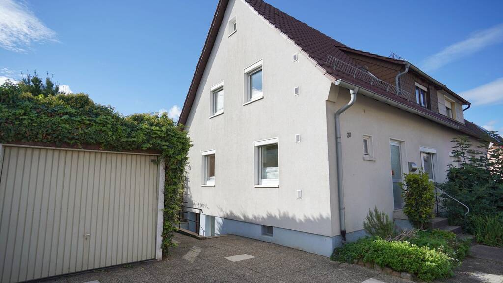 Doppelhaushälfte zum Kauf 450.000 € 4 Zimmer 93 m² 409 m² Grundstück Bretten 75015