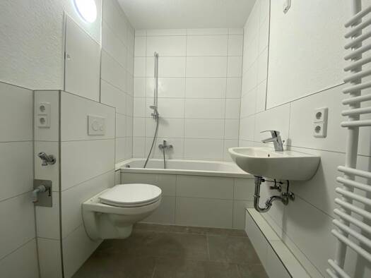 Wohnung zur Miete 299 € 3 Zimmer 54,5 m² 5. Geschoss Otto-Bruchholz-Straße 23 Suhl 98527