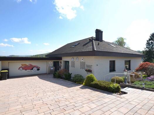 Mehrfamilienhaus zum Kauf 429.000 € 7 Zimmer 238 m² 1.381 m² Grundstück Gartenstraße 16 Eschershausen Eschershausen 37632