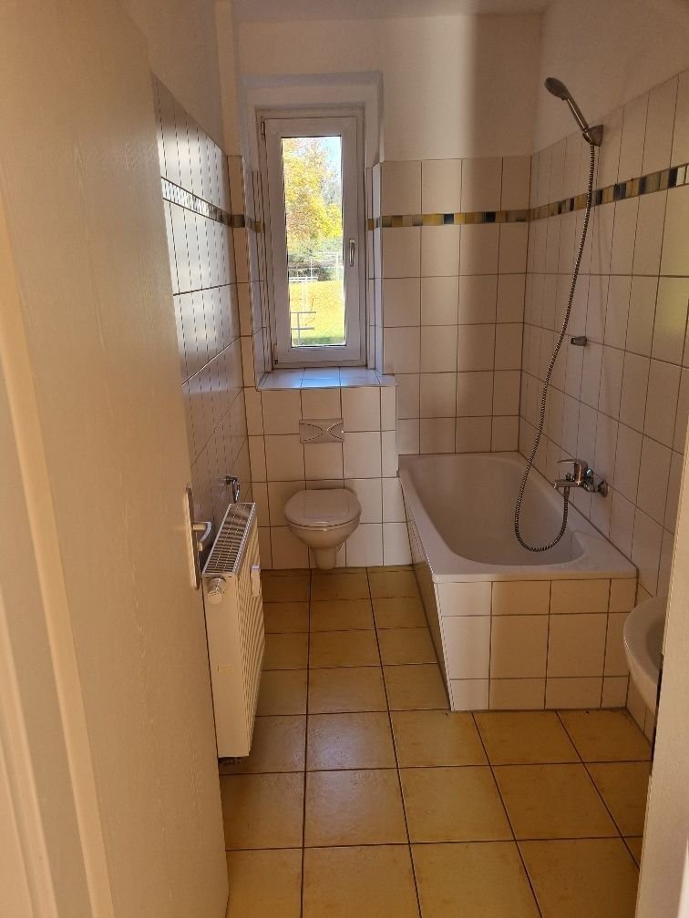 Wohnung zur Miete 295 € 2 Zimmer 58,5 m²<br/>Wohnfläche Rosa-Luxemburg-Straße 5 Bernsdorf 422 Chemnitz 09126