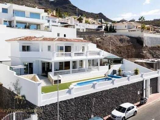 Chalet zum Kauf 2.100.000 € 8 Zimmer 213 m² Calle Navarra Adeje 38660