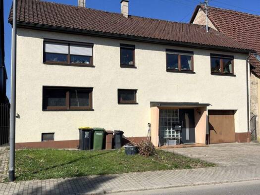 Einfamilienhaus zum Kauf 350.000 € 7,5 Zimmer 227,3 m² 549 m² Grundstück Biesingen Bad Dürrheim / Biesingen 78073
