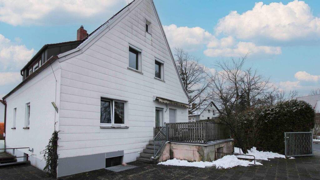 Mehrfamilienhaus zum Kauf als Kapitalanlage geeignet 379.000 € 8 Zimmer 128 m² 653,2 m² Grundstück Schwarzenbruck 90592