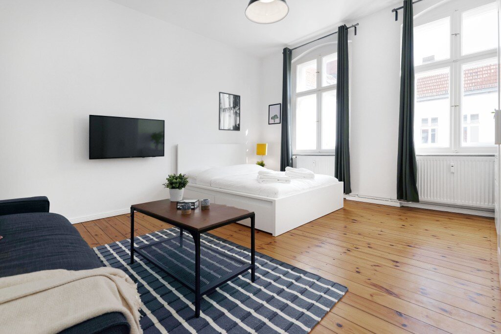 Wohnung zur Miete Wohnen auf Zeit 1.668 € 1 Zimmer 34 m²<br/>Wohnfläche ab sofort<br/>Verfügbarkeit Emser Straße Neukölln Berlin 12051