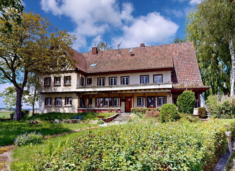 Haus zum Kauf provisionsfrei 349.000 € 15 Zimmer 520 m²<br/>Wohnfläche 1.525 m²<br/>Grundstück Hohenfelser Straße 55 Zoznegg Mühlingen 78357