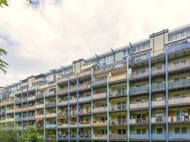 Wohnung zur Miete 397 € 2 Zimmer 52,8 m² 3. Geschoss frei ab 17.09.2026 Stauffenbergallee 1 Radeberger Vorstadt Ortsamtsbereich Neustadt 01099