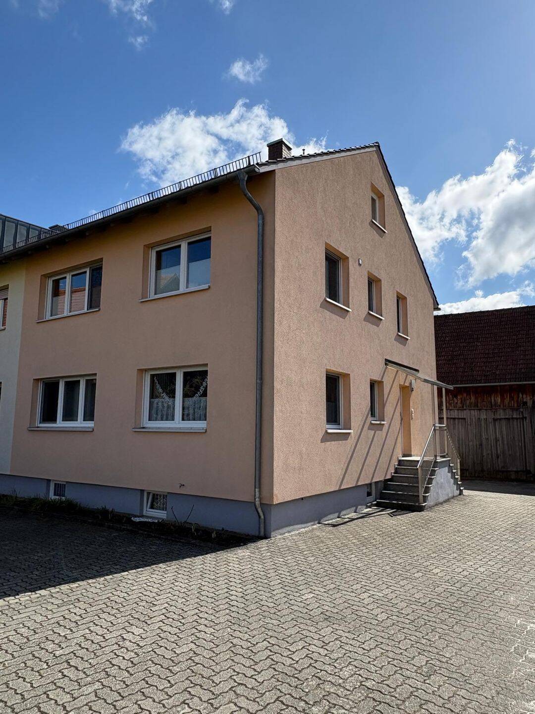 Immobilie in Berngau - Wohnen im Dorf mit allen Möglichkeiten: Einziehen-fertig - Bild 0