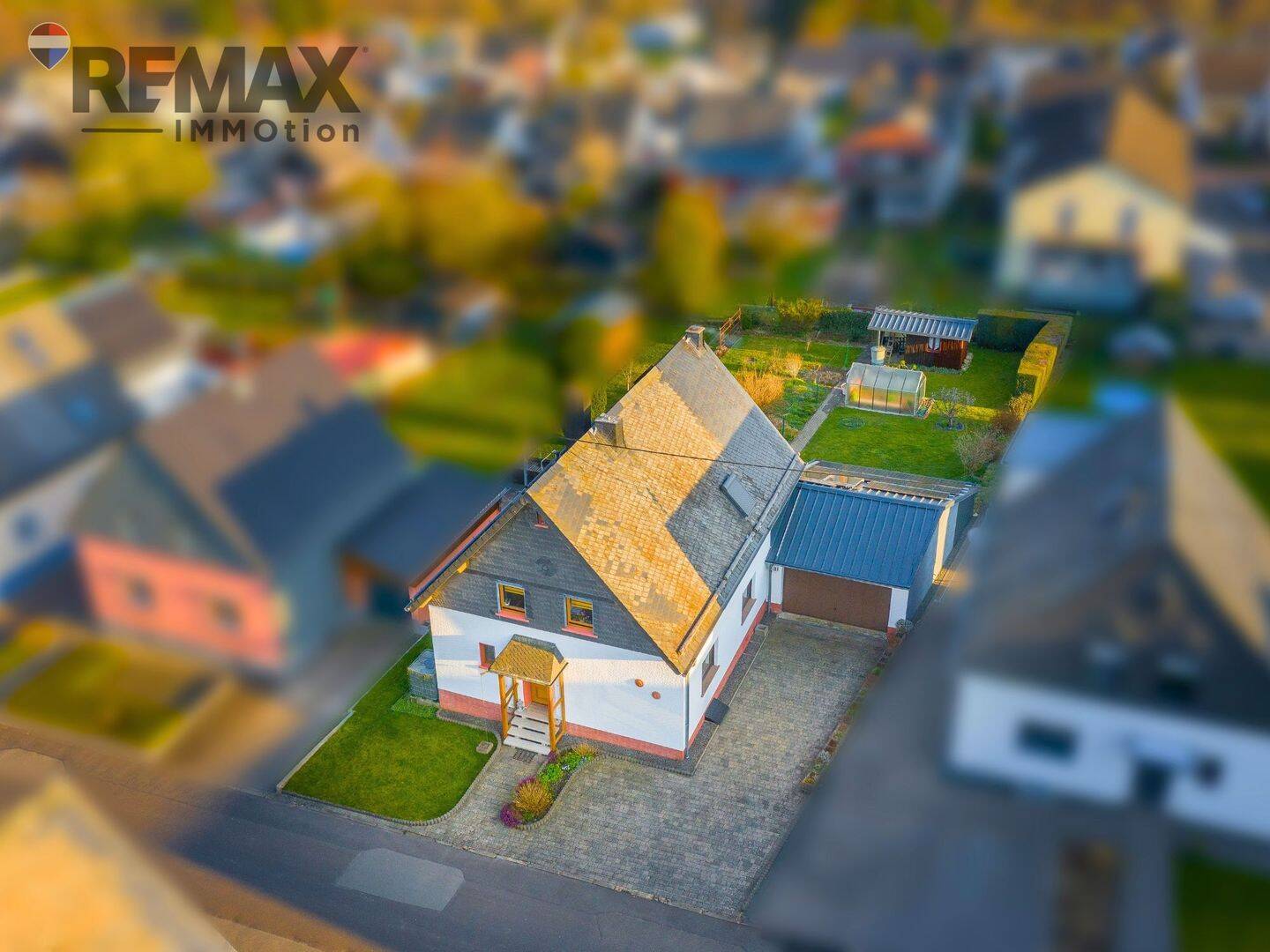 Immobilie in Reinsfeld - Gepflegtes Einfamilienhaus mit schönem Garten inkl. Doppelgarage und moderner PV-Anlage - Bild 0