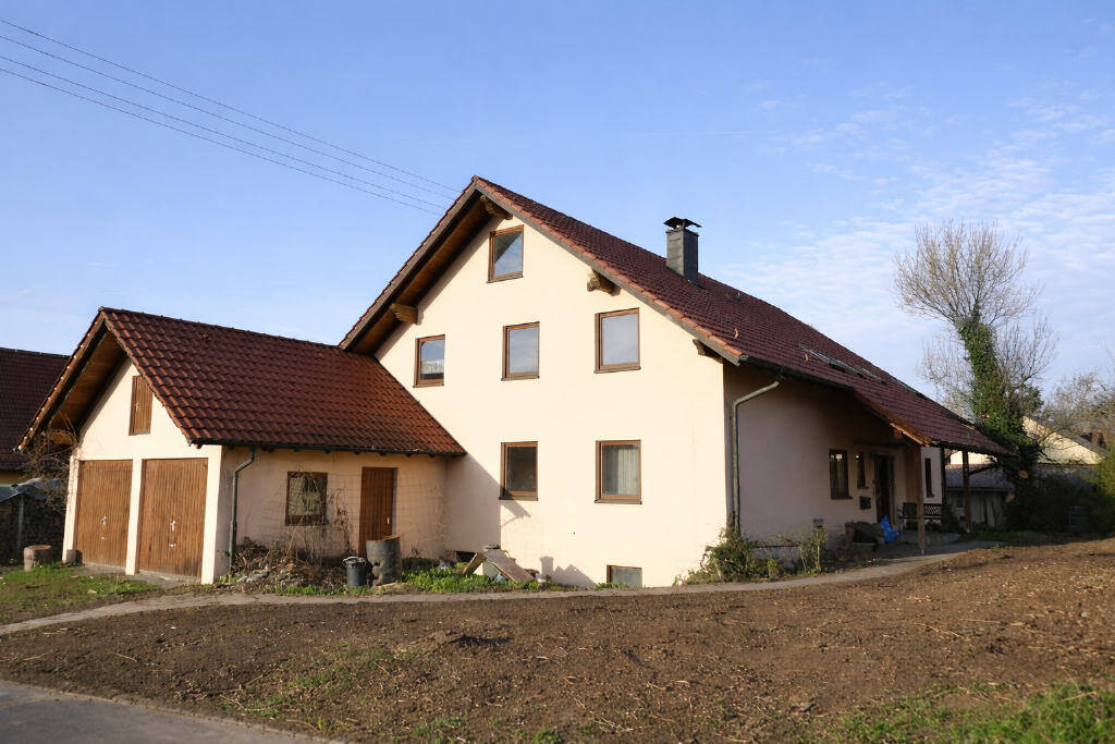 Immobilie in Steinhausen an der Rottum - 1-2 Familienhaus mit Einliegerwohnung in 88416 Bellamont - Bild 0