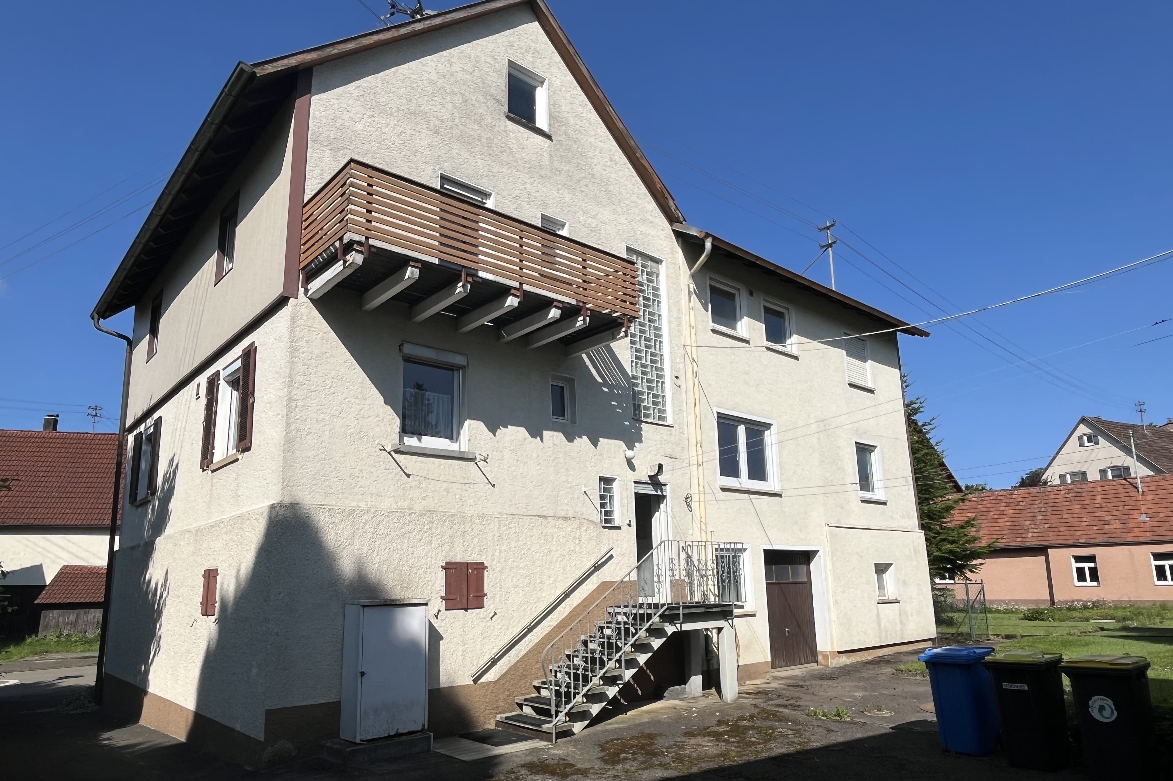 Mehrfamilienhaus zum Kauf 350.000 € 11 Zimmer 216,6 m²<br/>Wohnfläche 1.100 m²<br/>Grundstück Hausen 78595