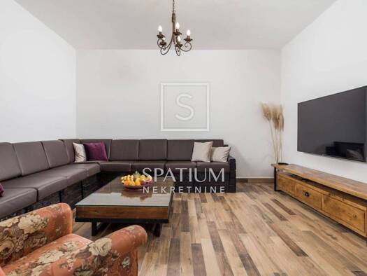 Haus zur Miete 3.100 € 6 Zimmer 200 m² Poljane, Opatija - Okolica Poljane