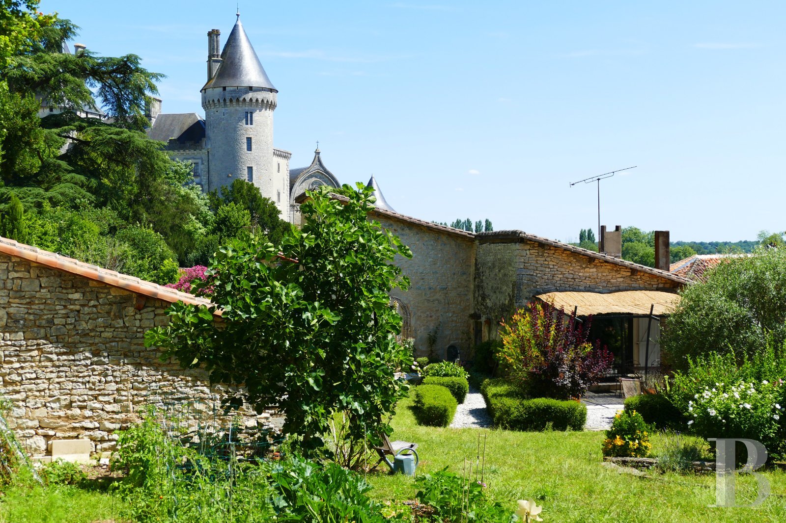 Reihenmittelhaus zum Kauf 420.000 € 5 Zimmer 220 m²<br/>Wohnfläche 690 m²<br/>Grundstück Verteuil-sur-Charente 16510