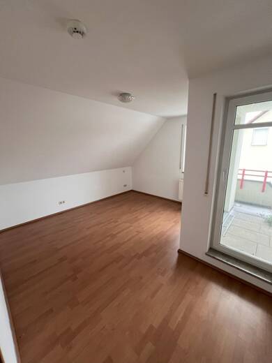 Wohnung zur Miete 895 € 3 Zimmer 81,5 m² Dachgeschoss Höfen Nürnberg 90431