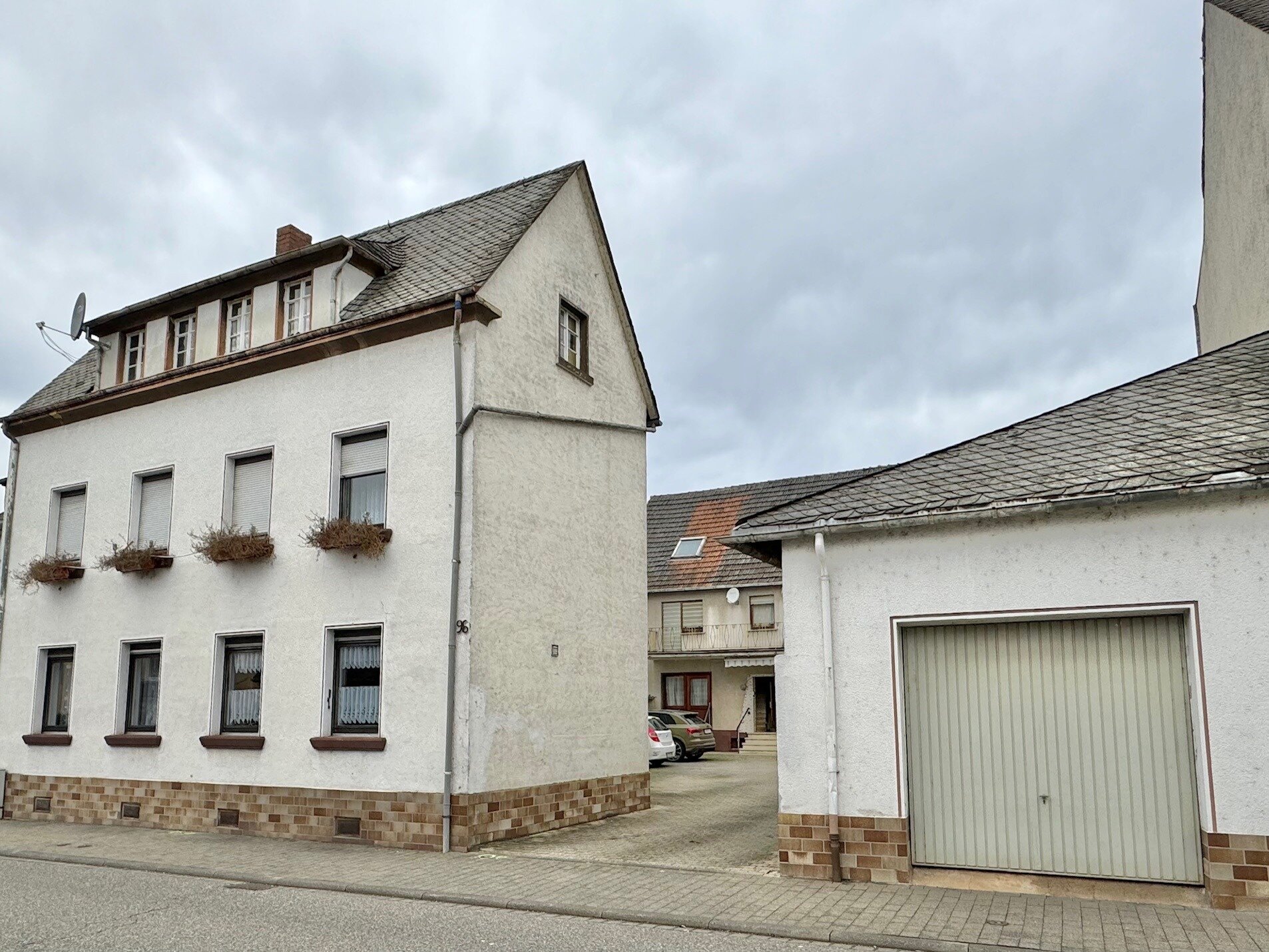 Einfamilienhaus zum Kauf 549.000 € 12 Zimmer 324 m²<br/>Wohnfläche 654 m²<br/>Grundstück Urmitz 56220