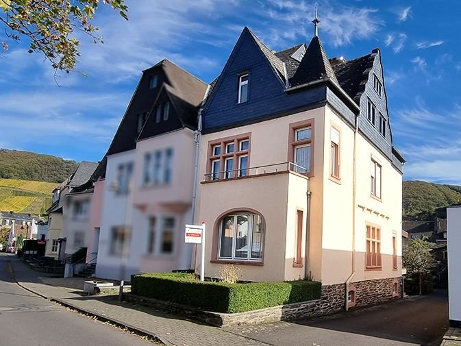 Einfamilienhaus zum Kauf 395.000 € 11 Zimmer 243 m²<br/>Wohnfläche 450 m²<br/>Grundstück Kues Bernkastel-Kues 54470