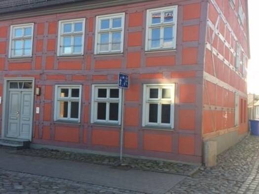 Wohnung zur Miete 458 € 2 Zimmer 61 m² EG frei ab 01.12.2025 Reitbahn 1 Altentreptow 17087