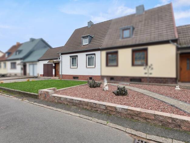 Doppelhaushälfte zum Kauf 120.000 € 6 Zimmer 110 m² 677 m² Grundstück Süd Dessau-Roßlau 06849