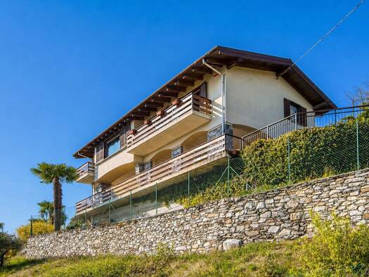 Einfamilienhaus zum Kauf 550.000 € 5,5 Zimmer 140 m² 1.340 m² Grundstück frei ab sofort Via alle Alpi Lago Maggiore- Ghiffa 28823