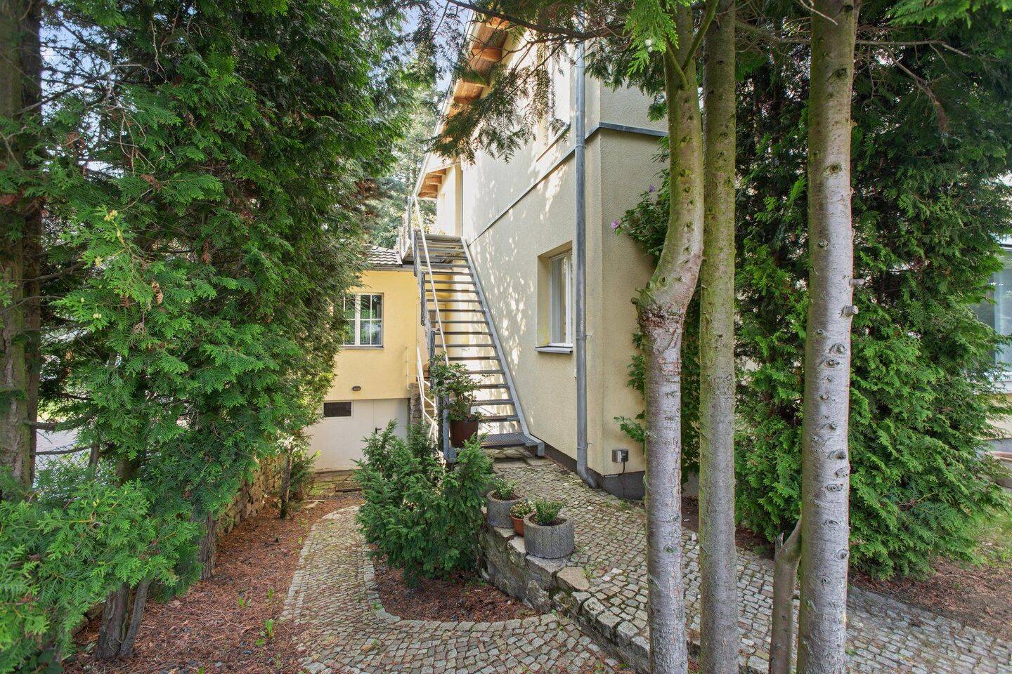 Property thumbnail 3