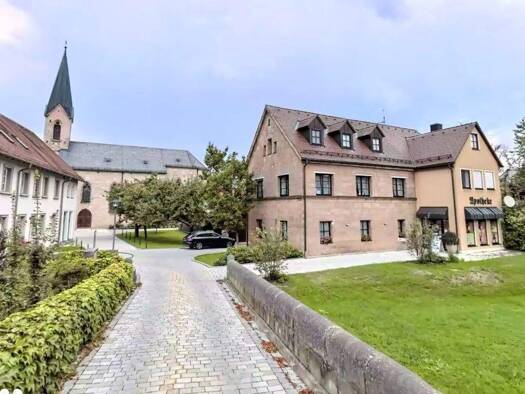 Haus zur Miete 1.590 € 5 Zimmer 165 m² frei ab 01.07.2026 Schlosshof 3 Pyrbaum 90602
