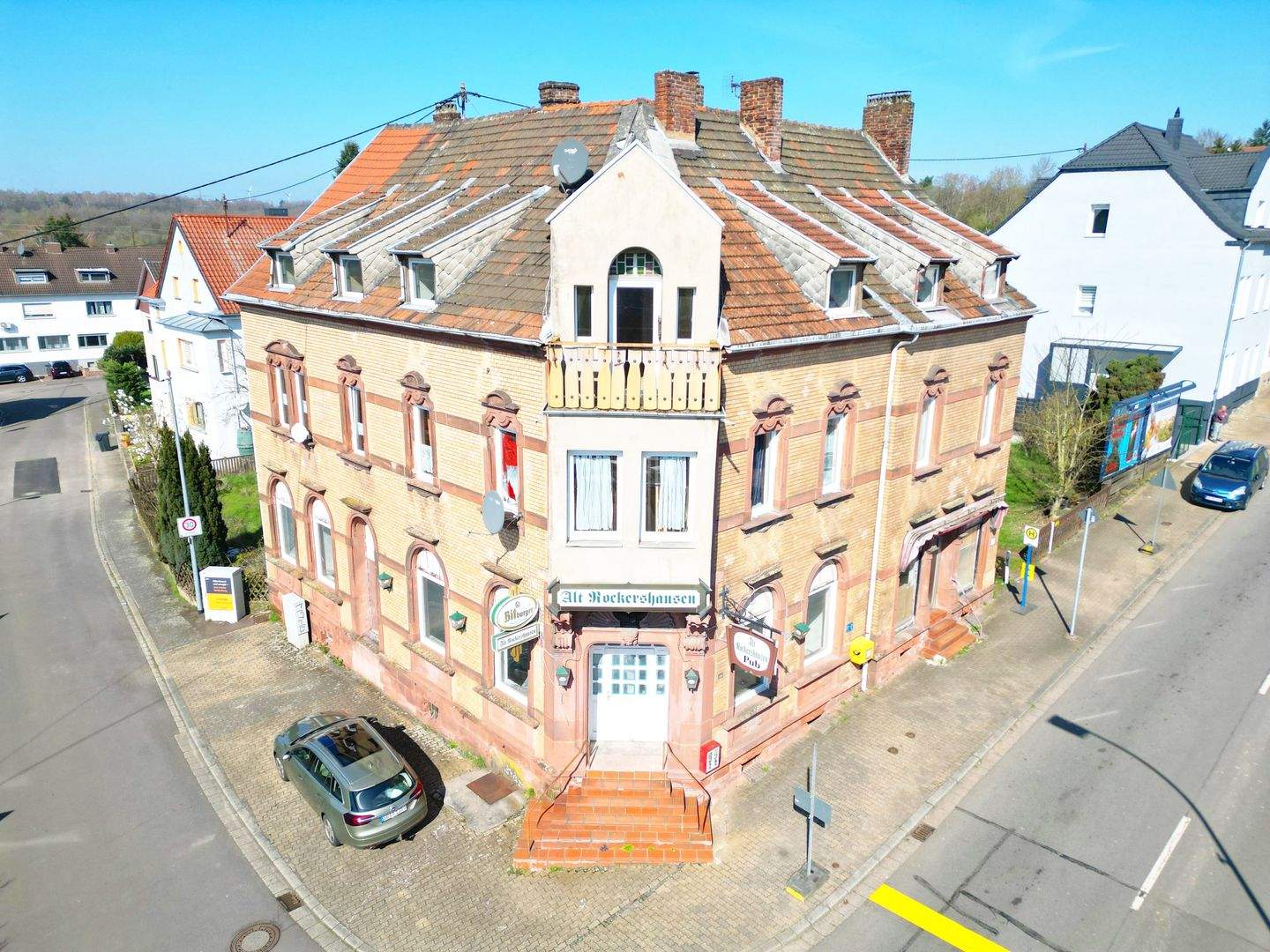 Immobilie in Saarbrücken - Sanierungsbedürftiges Mehrfamilienhaus mit Möglichkeit zu 9 Einheiten  - Bild 0